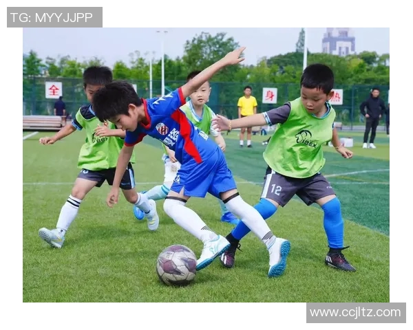 足球明星带球手机壁纸精选让你随时感受绿茵场上的激情与魅力